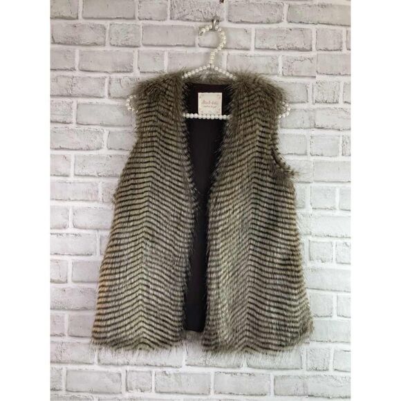 Altar'd State Sz XS Brown Beige
Striped Faux Fur Woodland Open Vest - Picture 7 of 7